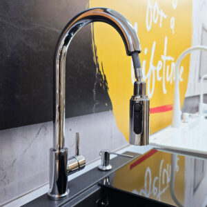 Baterie 3 cai CookingAid Cindy Chrome apa rece / calda / filtru apa cu finisaj cromat si perlator detasabil / extractibil cu buton comutare jet / spray