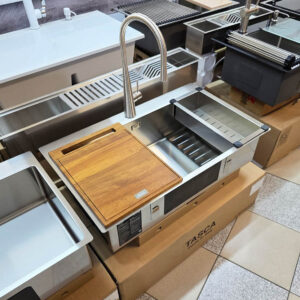 Chiuveta bucatarie inox CookingAid TASCA ASOLO 80 WORKSTATION + Baterie CookingAid NEWMIX 90 CHROME, cu tavita scurgere inox, tocator lemn Iroko si accesorii montaj